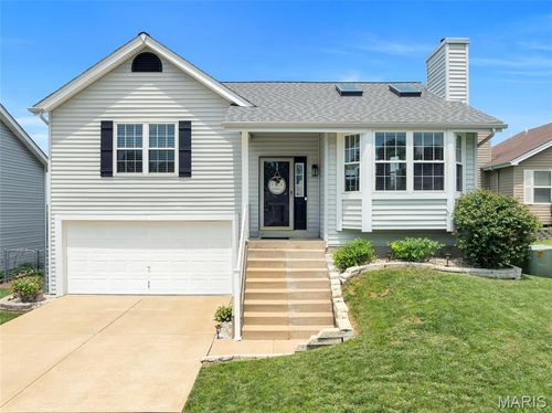 22 Aspen Pointe Dr, Saint Peters, MO, 63376-3689 | Card Image