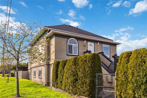 806 Old Esquimalt Rd, Esquimalt, BC, V9A4X1 | Card Image