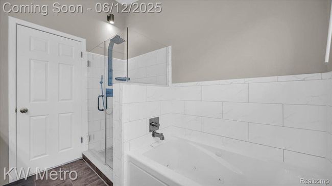 4013 Foxpointe Dr, Condo with 2 bedrooms, 3 bathrooms and null parking in West Bloomfield MI | Image 15