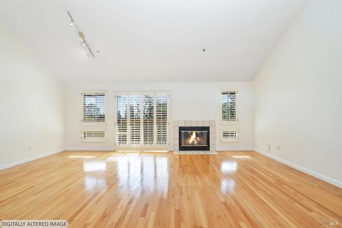 15 Knoll Dr, Fairfield, CA, 94534-3150 | Card Image