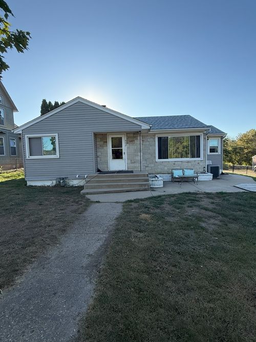 602 Main St, LEAF RIVER, IL, 61047-4536 | Card Image