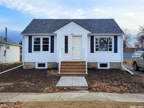 104 2nd Ave W, Elrose, SK, S0L0B3 | Card Image