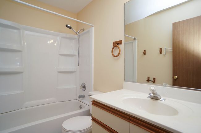671 Legends Dr, Home with 3 bedrooms, 3 bathrooms and 2 parking in Carol Stream IL | Image 14