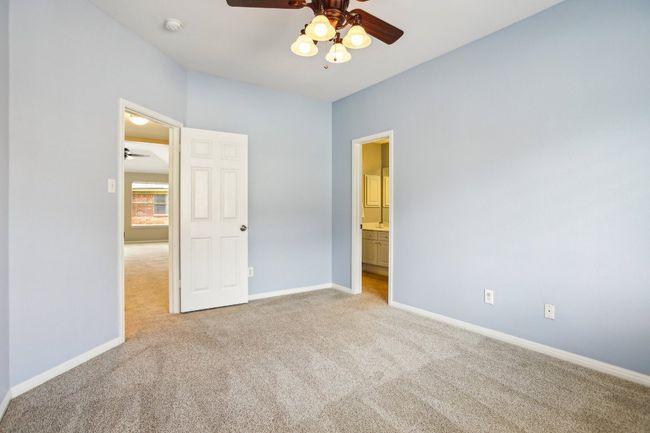 Ideal spaces for guest rooms, creative studios, or home offices. | Image 7