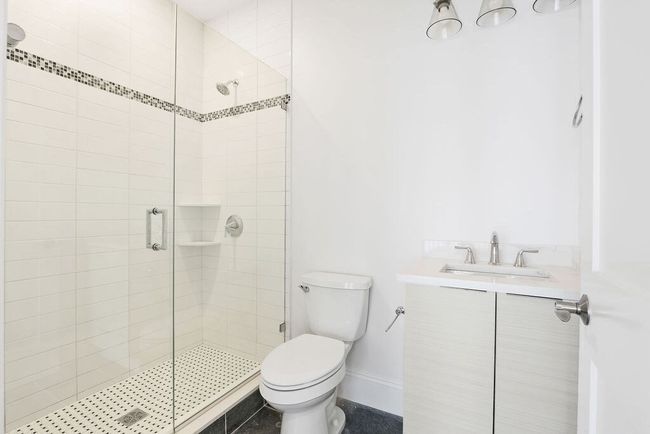 15 - 21 Glen Rd, Condo with 2 bedrooms, 2 bathrooms and 2 parking in Boston MA | Image 6