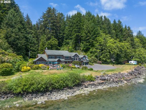944 N Bayview Rd, Waldport, OR, 97394-9640 | Card Image