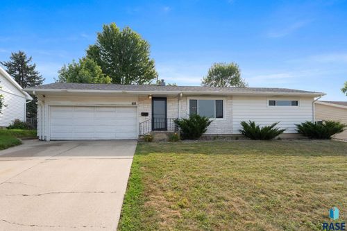 808 S Jessica Ave, Sioux Falls, SD, 57103-2247 | Card Image