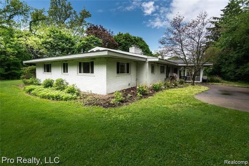 3975 Brookside Dr, Bloomfield Hills, MI, 48302-1510 | Card Image
