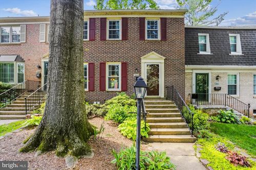 1804 Golf View Ct, RESTON, VA, 20190-4701 | Card Image
