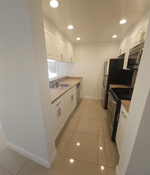208-8160 Geneva Ct, Doral, FL, 33166-4656 | Card Image