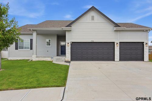 19864 Birch Ave, Gretna, NE, 68028-5062 | Card Image