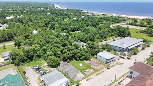 304 Coleman Ave, Waveland, MS, 39576-4124 | Card Image
