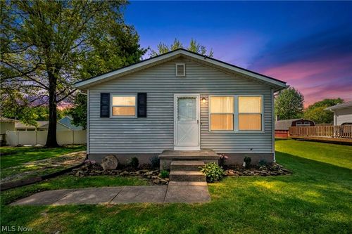 1144 Noble St, Barberton, OH, 44203-7531 | Card Image
