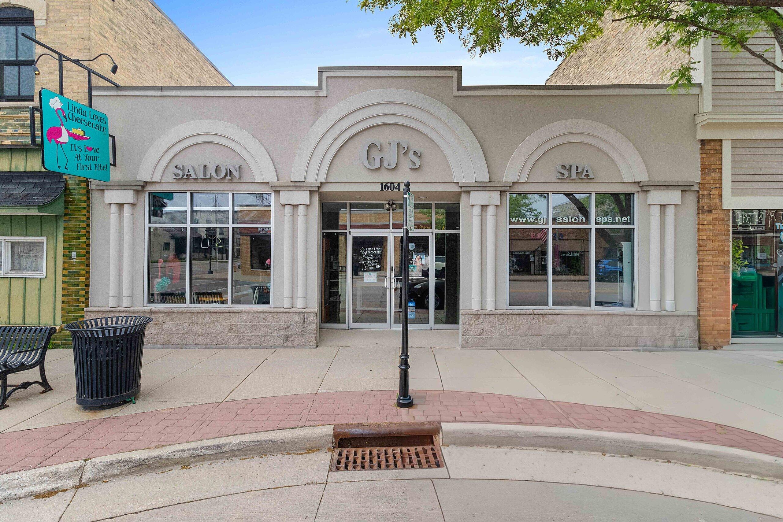 1604 Washington St, Two Rivers, WI 54241