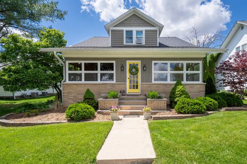 405 N Franklin St, Roanoke, IL, 61561-7604 | Card Image
