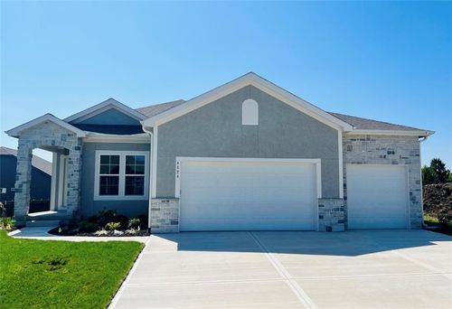4528 Sw Berkshire Dr, Lee's Summit, MO, 64083-6126 | Card Image