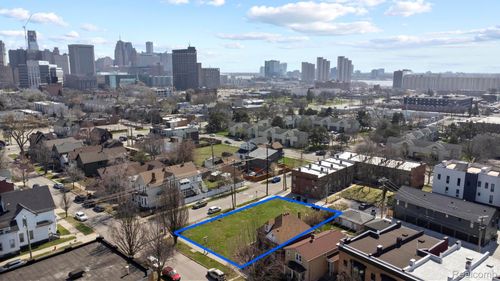 1601 Leverette St, Detroit, MI, 48216-1932 | Card Image