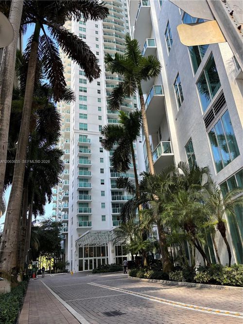 2103-31 Se 5th St, Miami, FL, 33131-2516 | Card Image