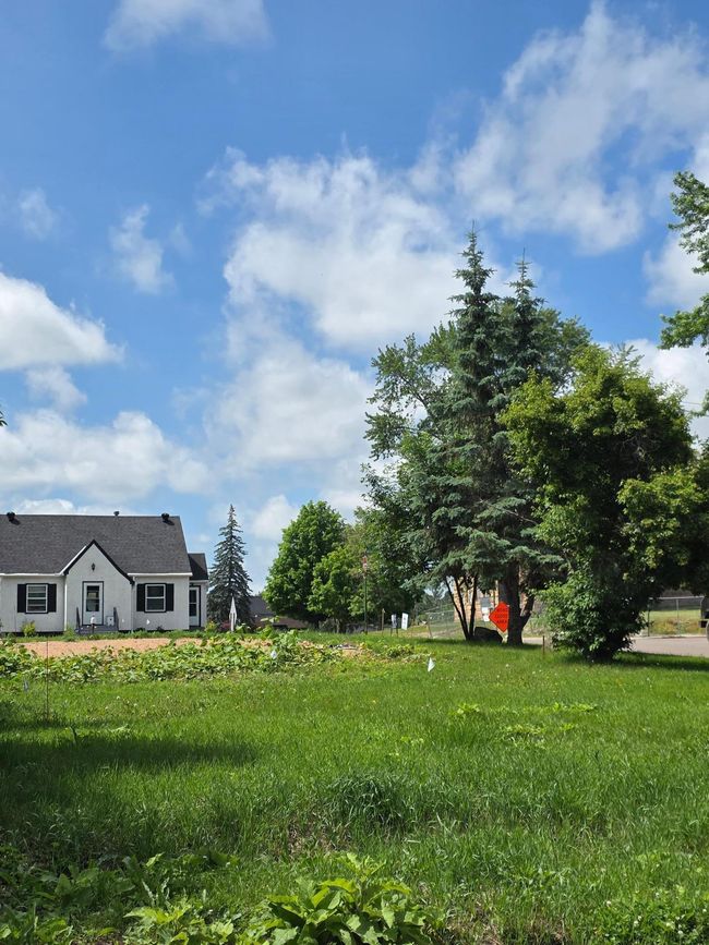 422 Court Ave N, House other with 3 bedrooms, 2 bathrooms and null parking in Sandstone MN | Image 8