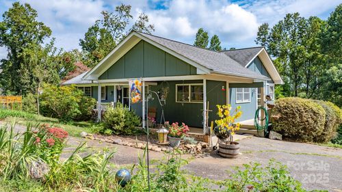 1174 Apple Ln, Spruce Pine, NC, 28777-9506 | Card Image