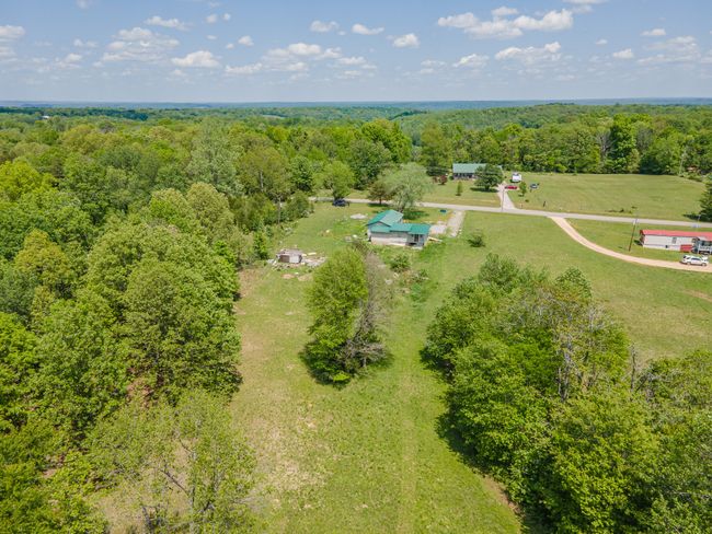 2724 She Boss Rd, House other with 2 bedrooms, 2 bathrooms and 4 parking in Duck River TN | Image 4
