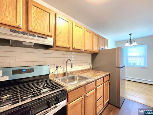 425 Madison Ave, New Milford, NJ, 07646-1370 | Card Image