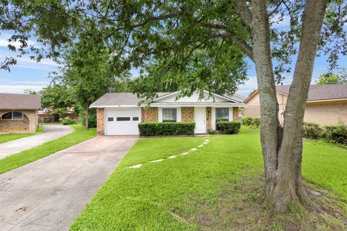 111 Alamo St, Waxahachie, TX, 75165-1310 | Card Image