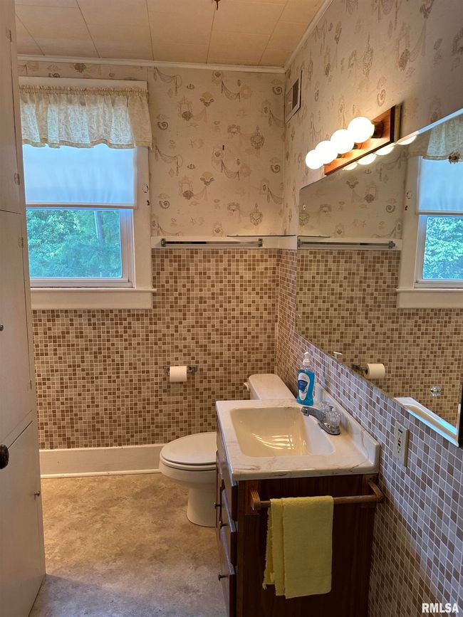212 S Broadway St, House other with 4 bedrooms, 2 bathrooms and null parking in Stronghurst IL | Image 23
