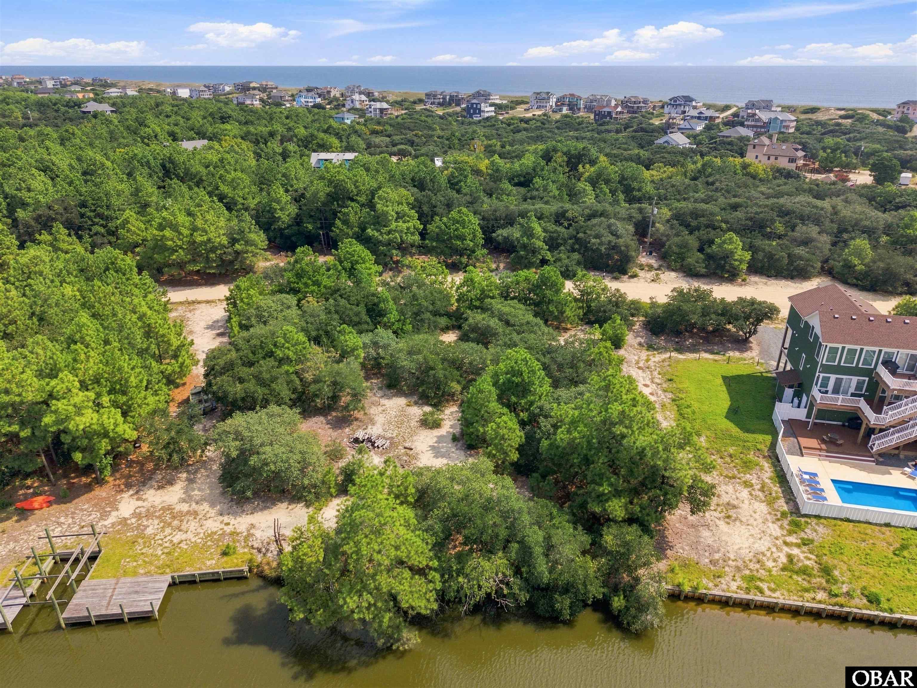 Land in Corolla 4