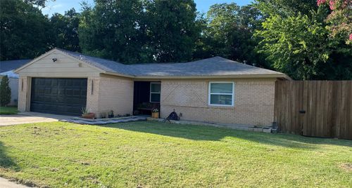 2135 Brookshire St, Arlington, TX, 76010-3128 | Card Image
