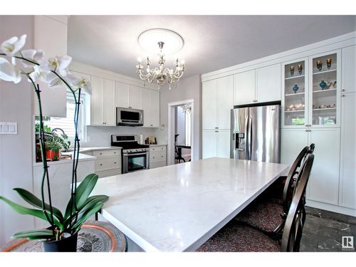 329 Heath Rd Nw, Edmonton, AB, T6R2X4 | Card Image