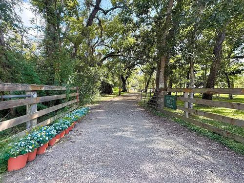 209 River Rd, Angleton, TX, 77515-7742 | Card Image