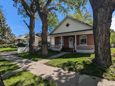 215 15 St N, House detached with 2 bedrooms, 1 bathrooms and 2 parking in Lethbridge AB | Image 1