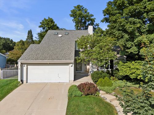 1505 Fox River Pkwy, Waukesha, WI, 53189-7126 | Card Image
