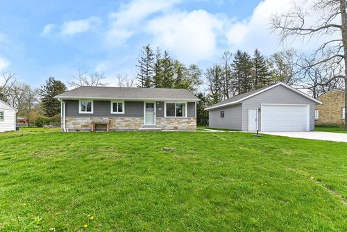 1624 S Woodside Drive Drive, New Berlin, WI, 53151 | Card Image