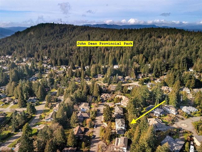 Conveniently located close to Dean Park trails, Saanichton Village, town of Sidney, KELSET Elementary, Panorama Rec Centre & within minutes of the VI airport and BC ferries. | Image 40