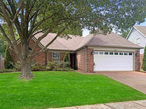 9208 Fletcher Wood Dr, Cordova, TN, 38016-2495 | Card Image