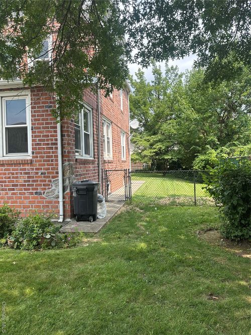 58 229th St, Oakland Gardens, NY, 11364-2441 | Card Image