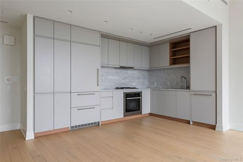 915-550 Avenue, New York, NY, 11238 | Card Image