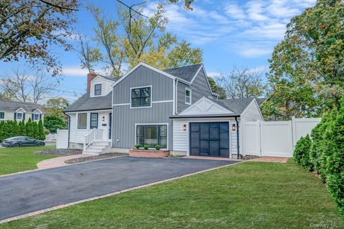 246 Woodlawn Ave, Saint James, NY, 11780-2533 | Card Image