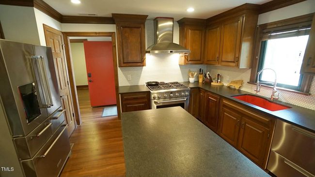 Kitchen | Image 8
