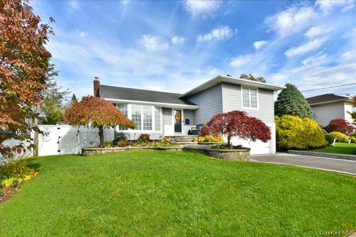 72 Narwood Rd, Massapequa, NY, 11758-5922 | Card Image