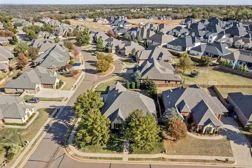 3233 Silvercliffe Ct, Edmond, OK, 73012-9735 | Card Image