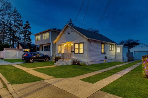 15 Jefferson Ave, North Bellmore, NY, 11710-2617 | Card Image