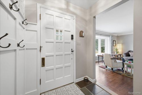 1304 Greenleaf Dr, Royal Oak, MI, 48067-1108 | Card Image