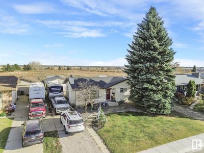 5311 42 St, House other with 4 bedrooms, 3 bathrooms and null parking in Beaumont AB | Image 3