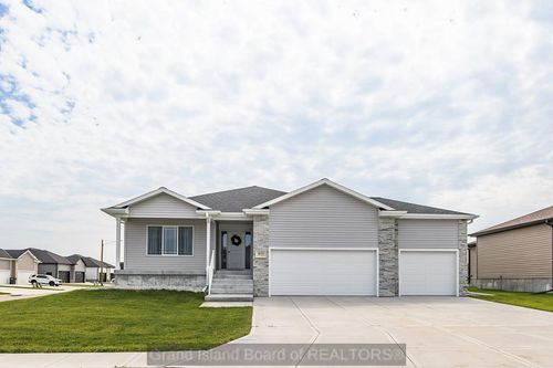 1653 Stonewood Ave, Grand Island, NE, 68803-1607 | Card Image