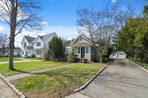 117 West Ave, Hicksville, NY, 11801-4615 | Card Image