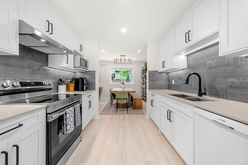 1206 Premier St, North Vancouver, BC, V7J2H4 | Card Image