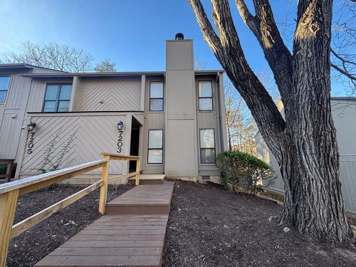 7203 Woods Crossing Dr, Roanoke, VA, 24018-9060 | Card Image